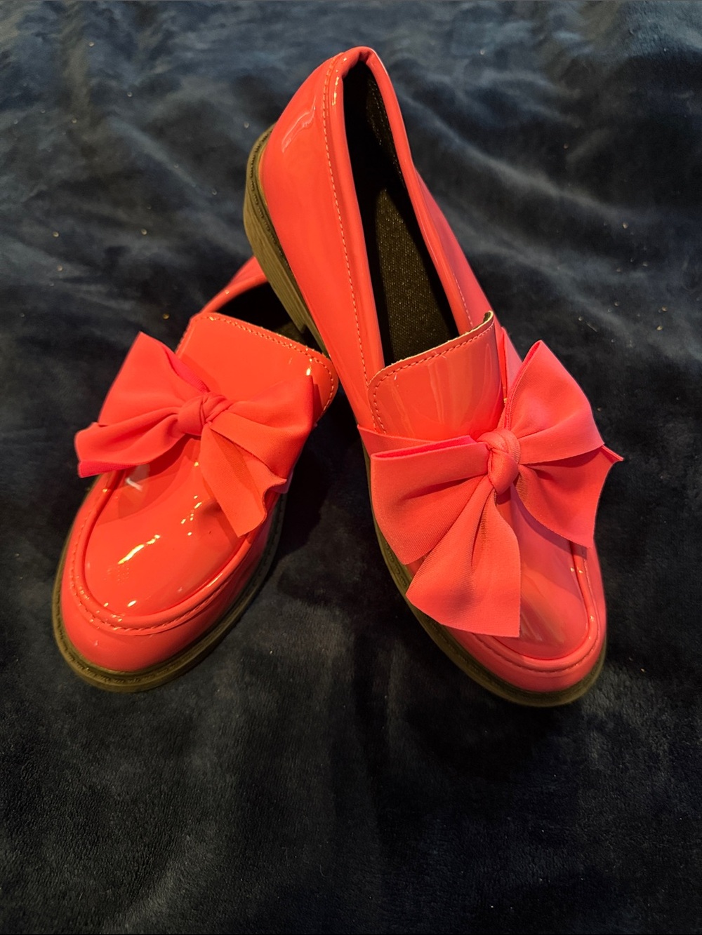 Patent Bow-Accent Slip-On Loafers in bright  Pink. NWOB size 9